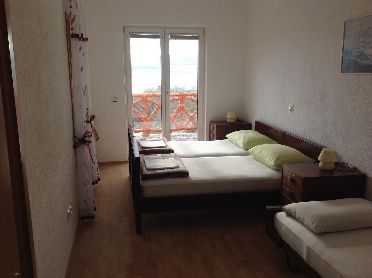 Katarina Apartments And Rooms Sibinj Krmpotski Oda fotoğraf