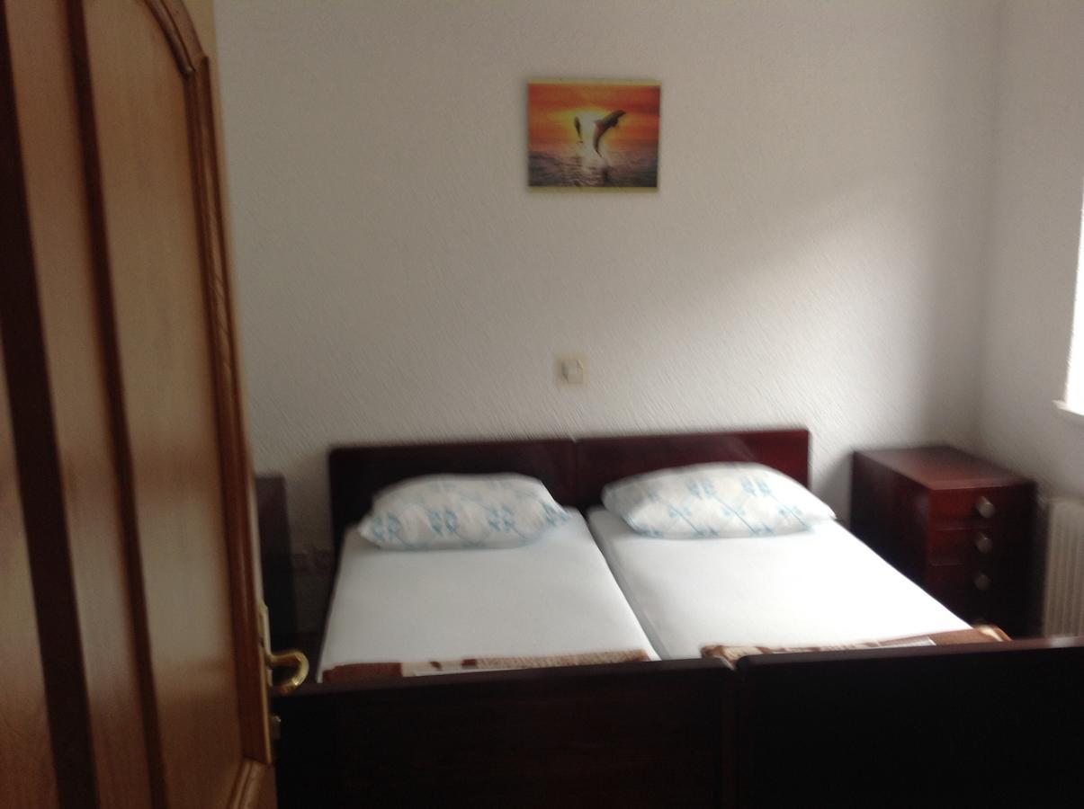 Katarina Apartments And Rooms Sibinj Krmpotski Oda fotoğraf