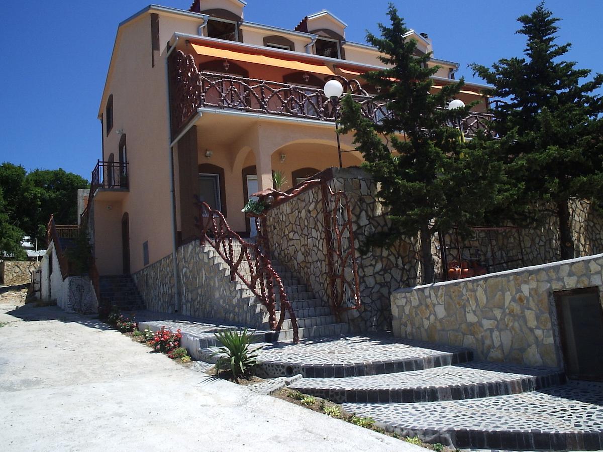 Katarina Apartments And Rooms Sibinj Krmpotski Dış mekan fotoğraf